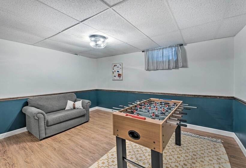 Airy Cottage Close To Rock Lake W/ Fire Pit!