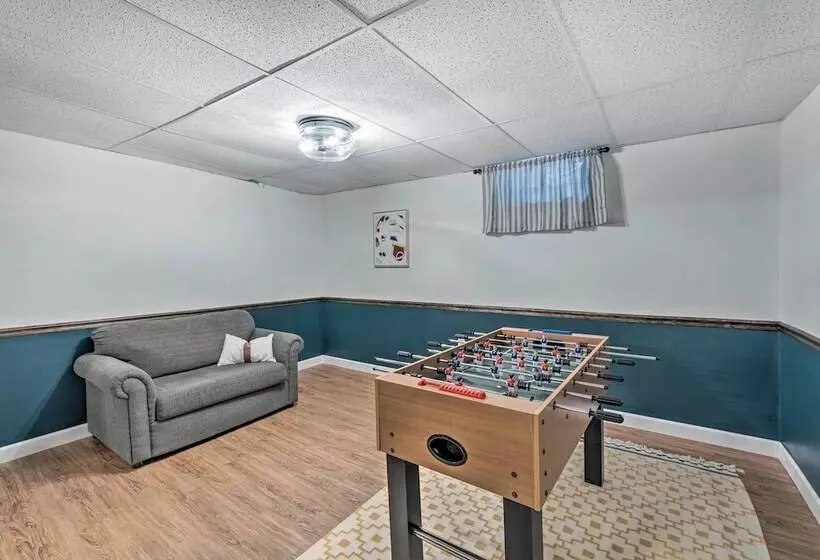 Airy Cottage Close To Rock Lake W/ Fire Pit!