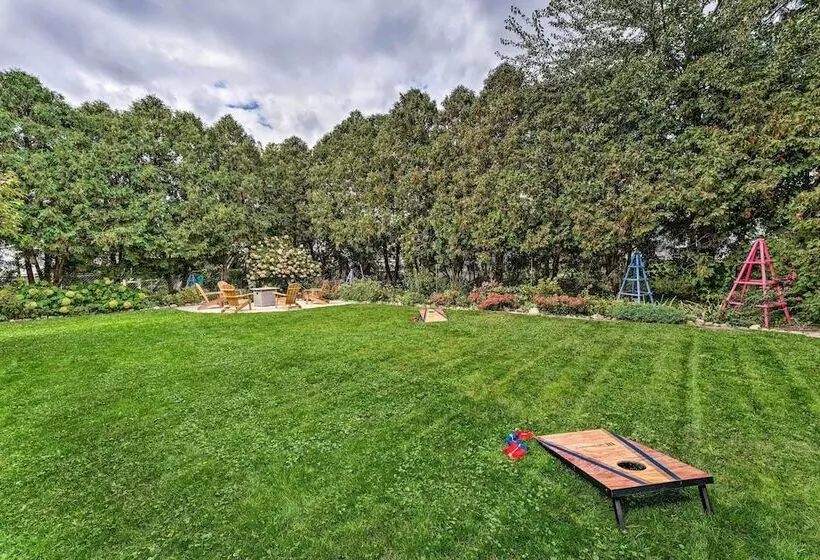 Airy Cottage Close To Rock Lake W/ Fire Pit!