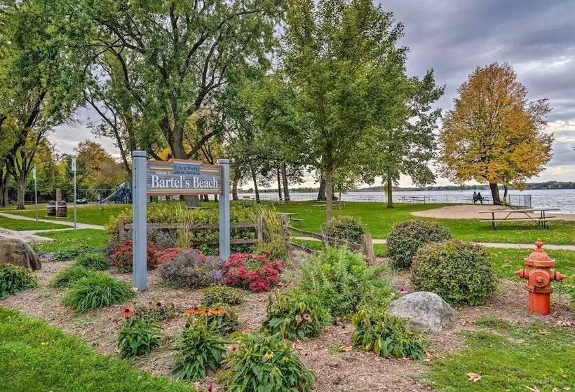 Airy Cottage Close To Rock Lake W/ Fire Pit!