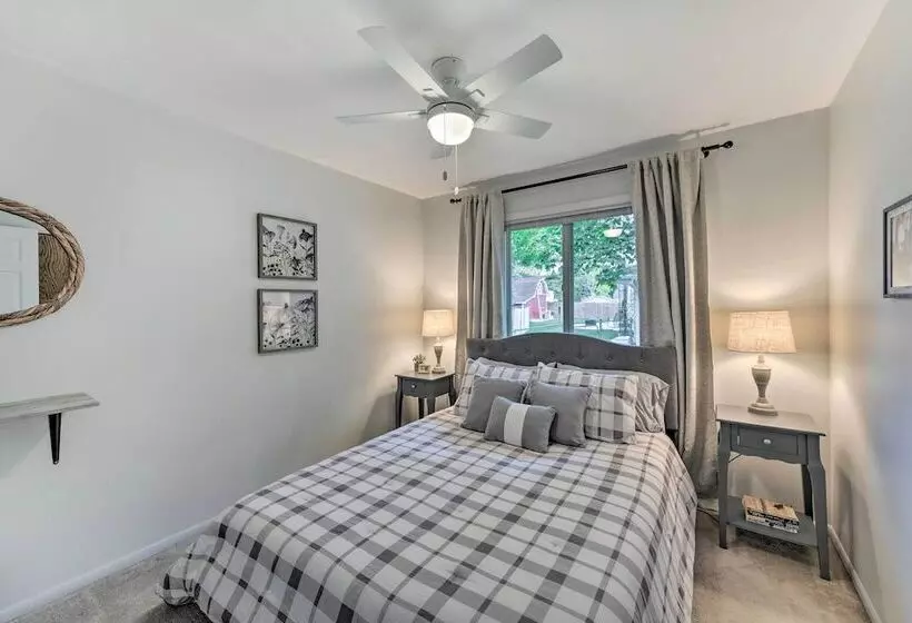 Airy Cottage Close To Rock Lake W/ Fire Pit!