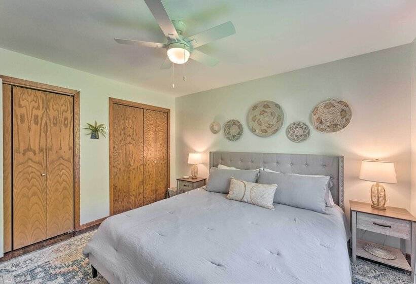 Airy Cottage Close To Rock Lake W/ Fire Pit!