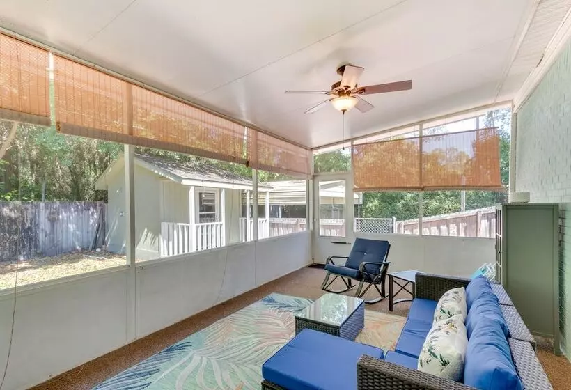 Bright Navarre Vacation Rental, 2 Mi To Beach!