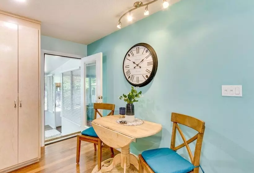 Bright Navarre Vacation Rental, 2 Mi To Beach!