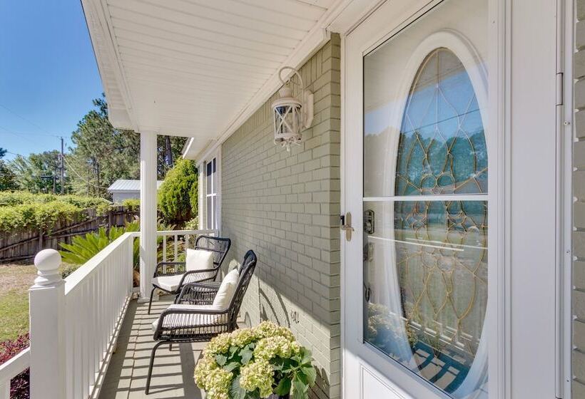 Bright Navarre Vacation Rental, 2 Mi To Beach!