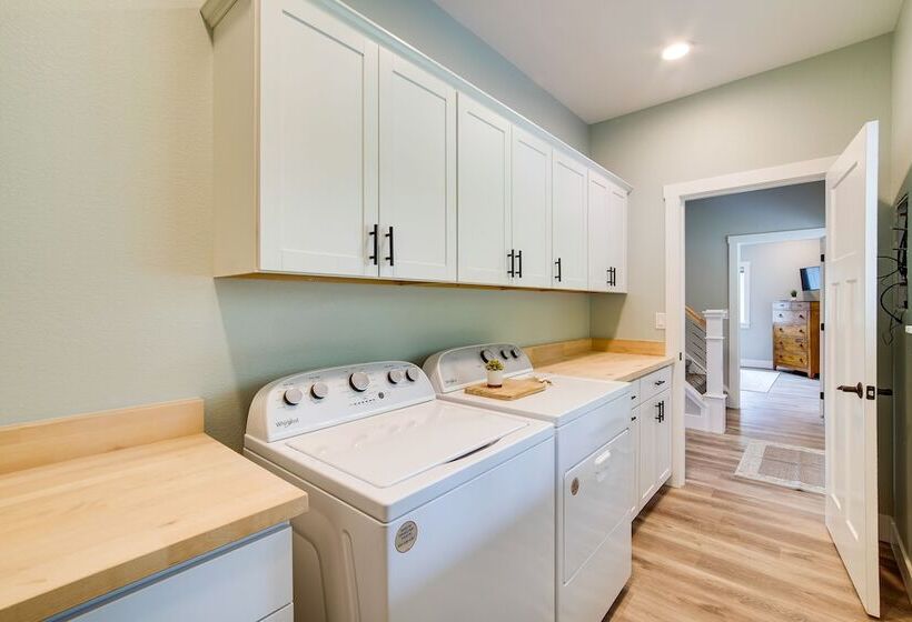 Charming Florence Home W/ Fire Pit & River Views!