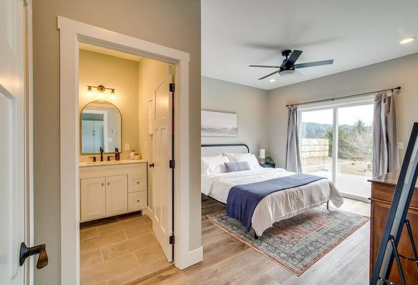 Charming Florence Home W/ Fire Pit & River Views!