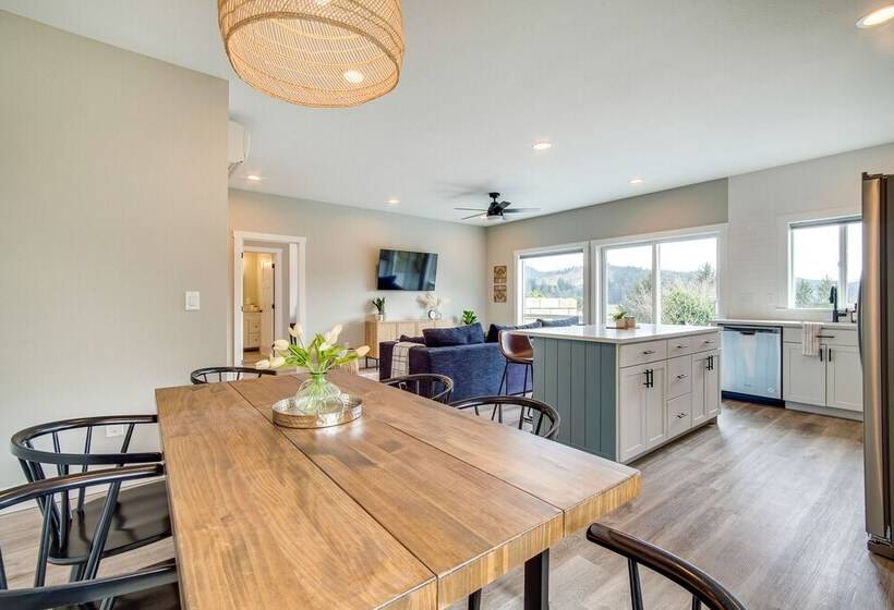 Charming Florence Home W/ Fire Pit & River Views!