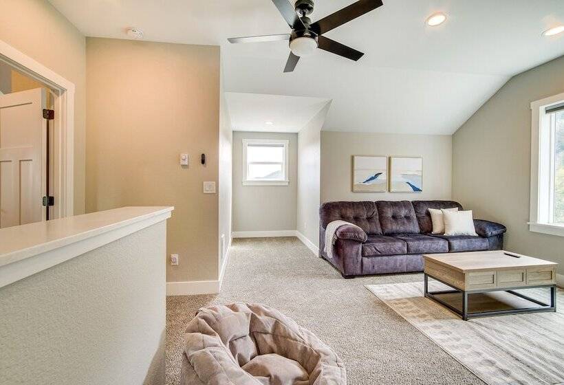 Charming Florence Home W/ Fire Pit & River Views!