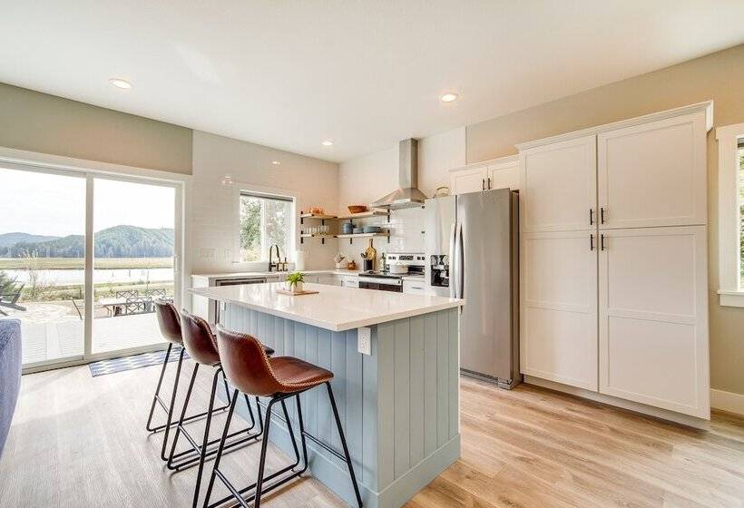 Charming Florence Home W/ Fire Pit & River Views!