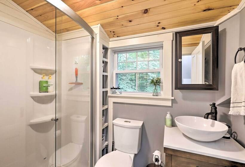 Charming Jaffrey Cottage W/ Deck & Grill!