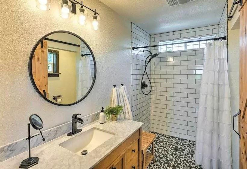 Charming Lodi Retreat: Walk To Local Wineries