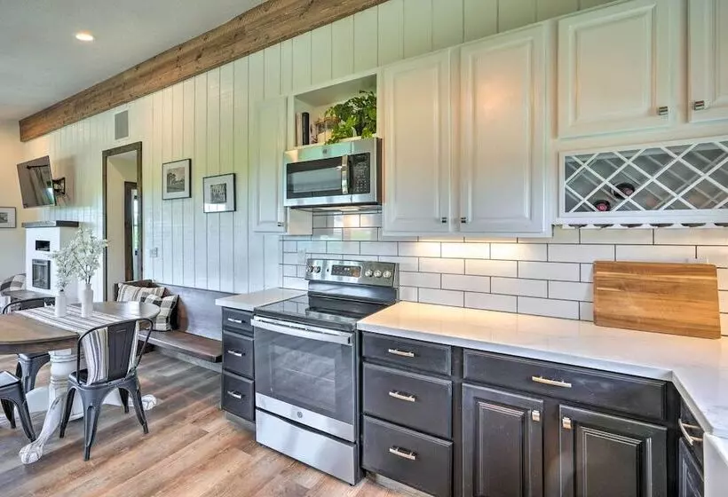 Charming Lodi Retreat: Walk To Local Wineries