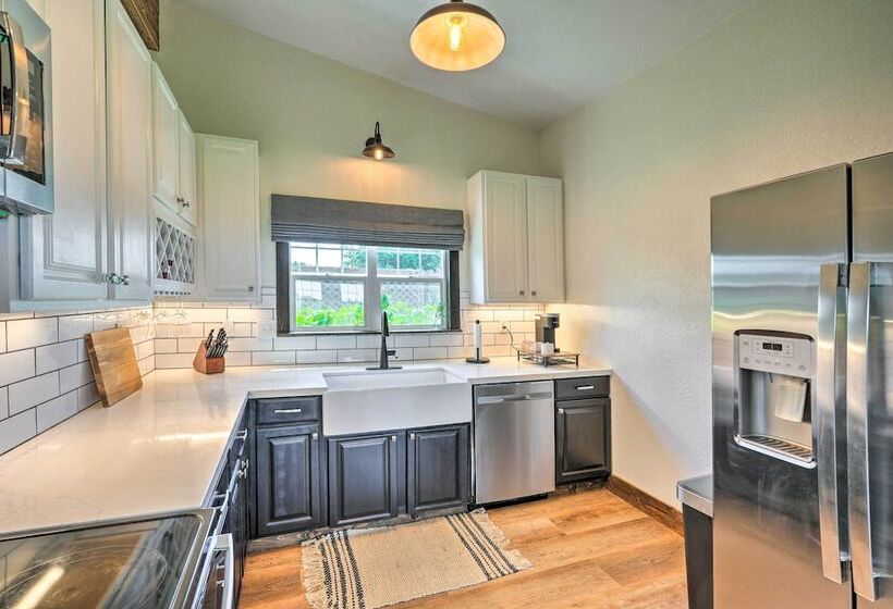 Charming Lodi Retreat: Walk To Local Wineries