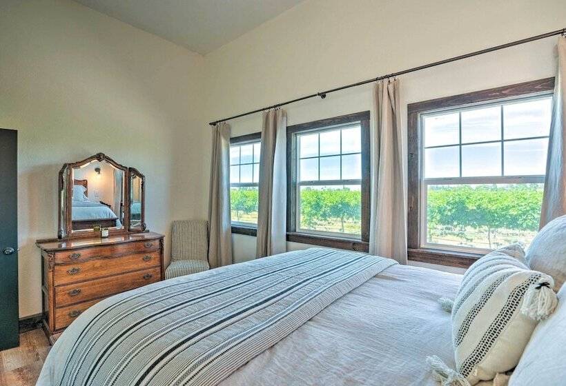 Charming Lodi Retreat: Walk To Local Wineries
