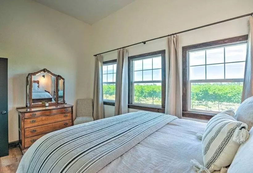 Charming Lodi Retreat: Walk To Local Wineries