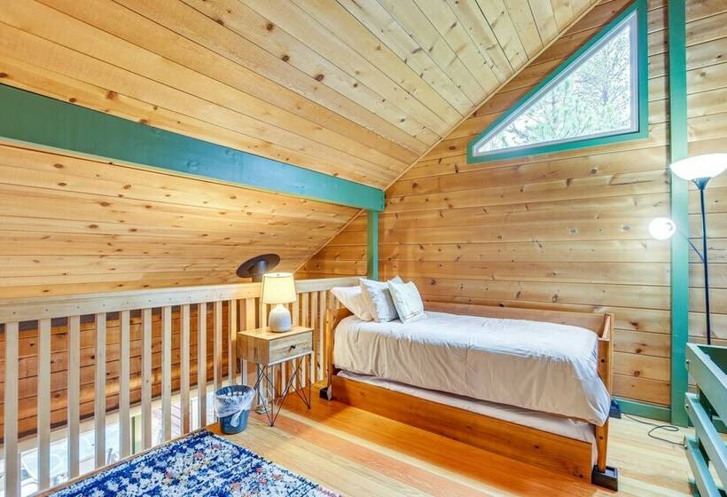 Charming Sunriver Cabin Near Sharc & The Village!