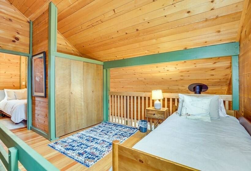 Charming Sunriver Cabin Near Sharc & The Village!