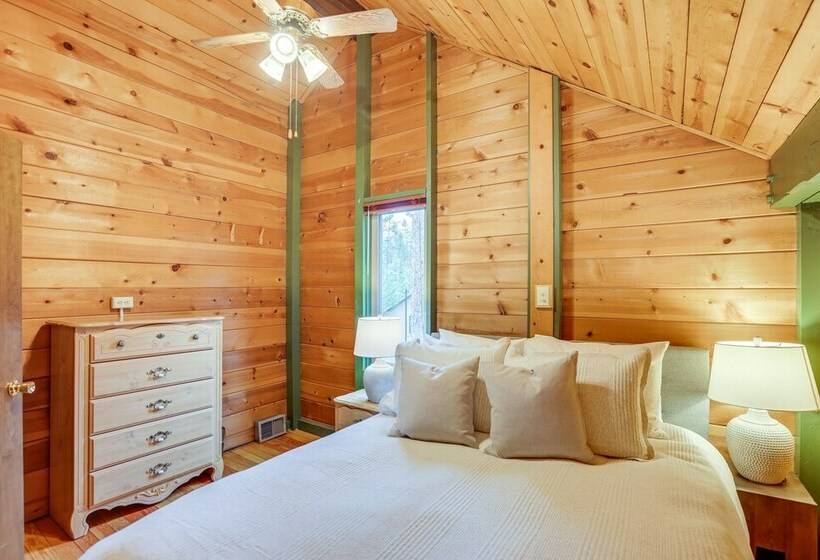 Charming Sunriver Cabin Near Sharc & The Village!