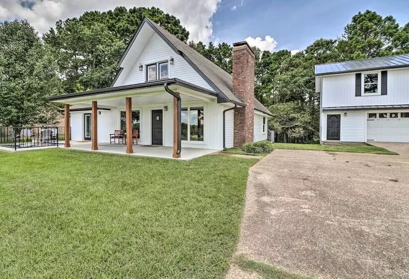 1 Mi To Marina & Golf: Bismarck Home W/ Fire Pit!