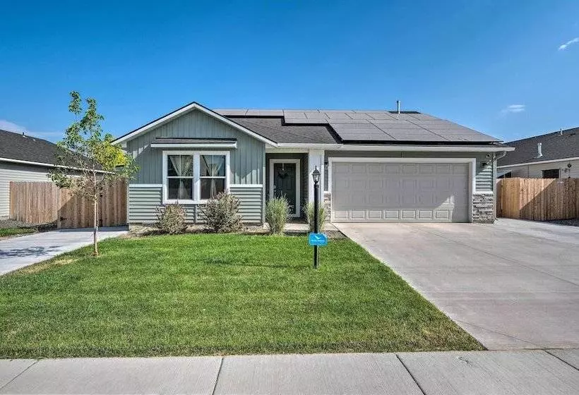 Cozy Caldwell Abode W/ Hot Tub ~ 3 Mi To Dtwn