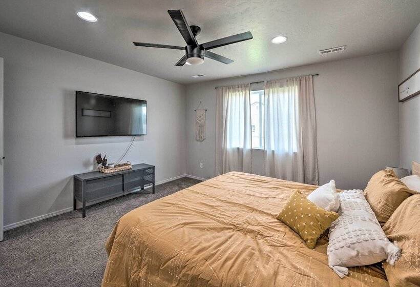 Cozy Caldwell Abode W/ Hot Tub ~ 3 Mi To Dtwn