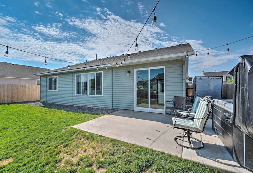 Cozy Caldwell Abode W/ Hot Tub ~ 3 Mi To Dtwn