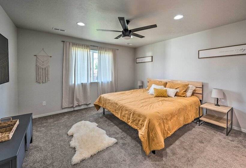 Cozy Caldwell Abode W/ Hot Tub ~ 3 Mi To Dtwn