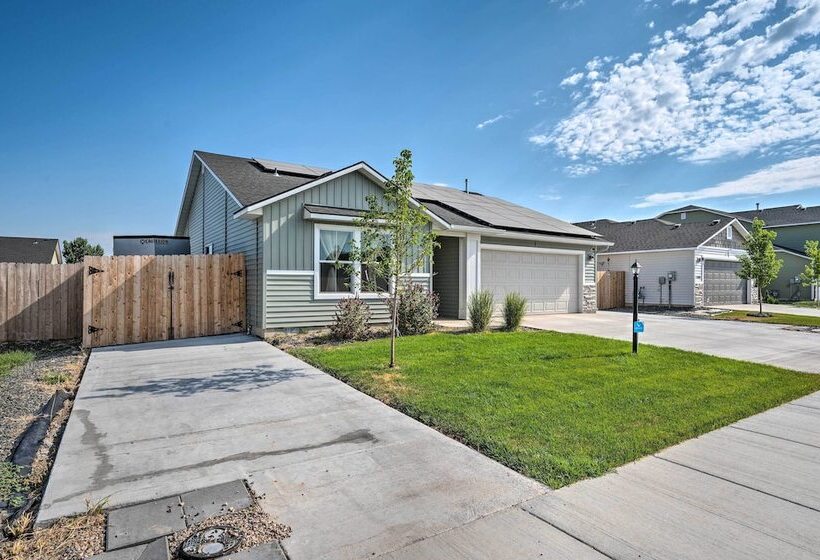 Cozy Caldwell Abode W/ Hot Tub ~ 3 Mi To Dtwn