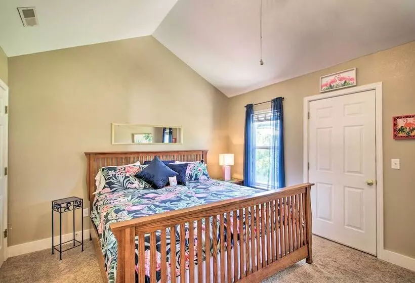 Cozy Ironton Cabin W/ Shared Pool & Private Patio!