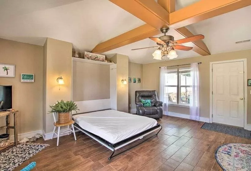 Cozy Ironton Cabin W/ Shared Pool & Private Patio!