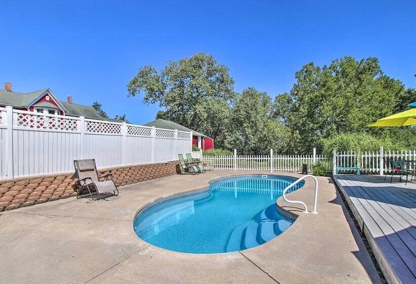 Cozy Ironton Cabin W/ Shared Pool & Private Patio!