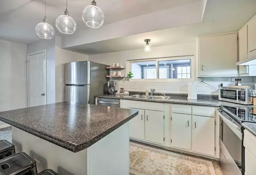 Cozy South Bend Retreat < 2 Mi To Notre Dame!