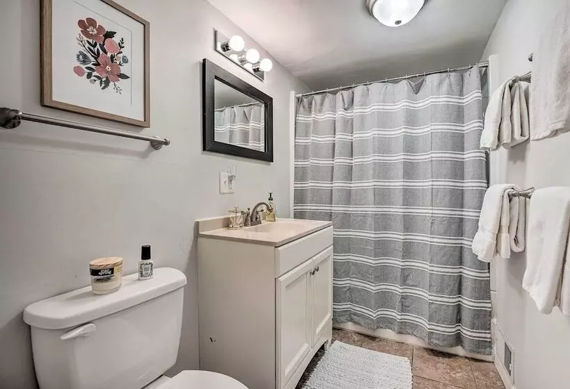 Cozy South Bend Retreat < 2 Mi To Notre Dame!