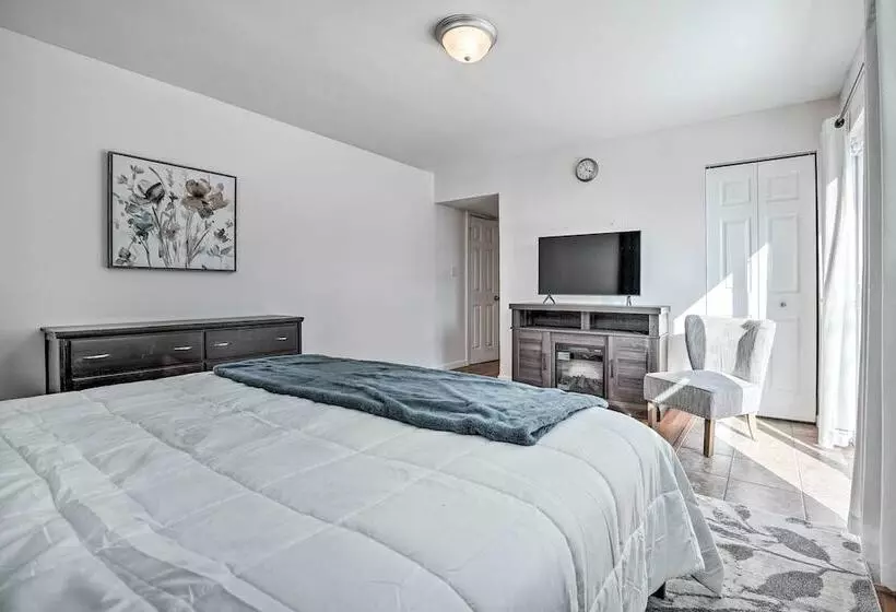 Cozy South Bend Retreat < 2 Mi To Notre Dame!