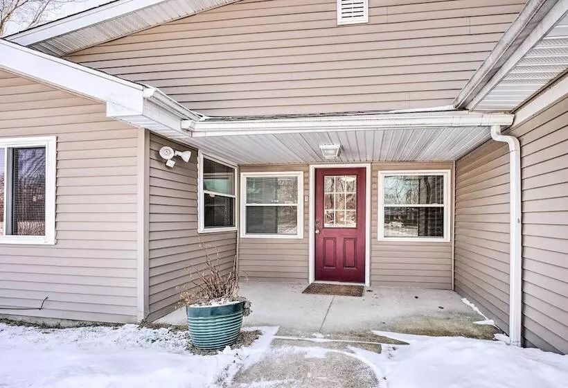 Cozy South Bend Retreat < 2 Mi To Notre Dame!