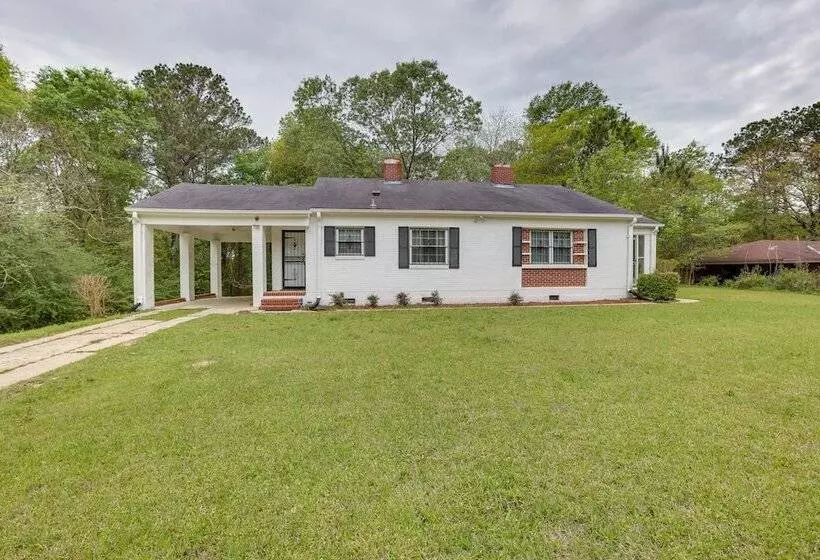 Cozy Tuskegee Home   20 Mi To Auburn University!