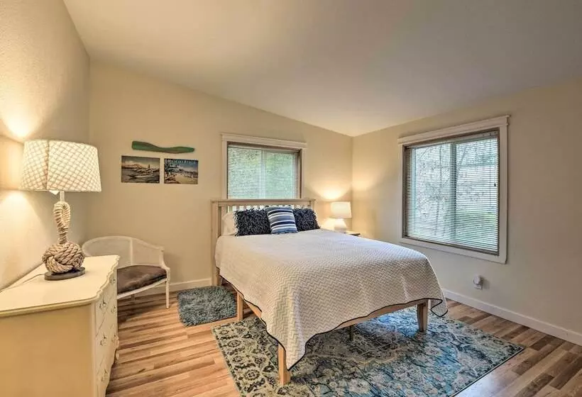 Cute Cottage W/ Deck Walk 115 Ft To Brewery & Cafe