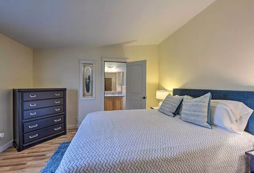 Cute Cottage W/ Deck Walk 115 Ft To Brewery & Cafe