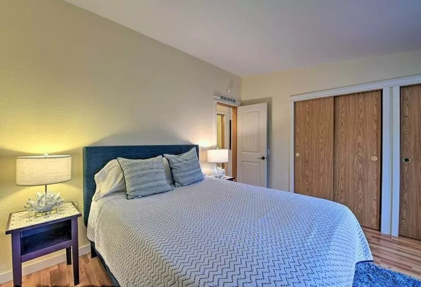 Cute Cottage W/ Deck Walk 115 Ft To Brewery & Cafe