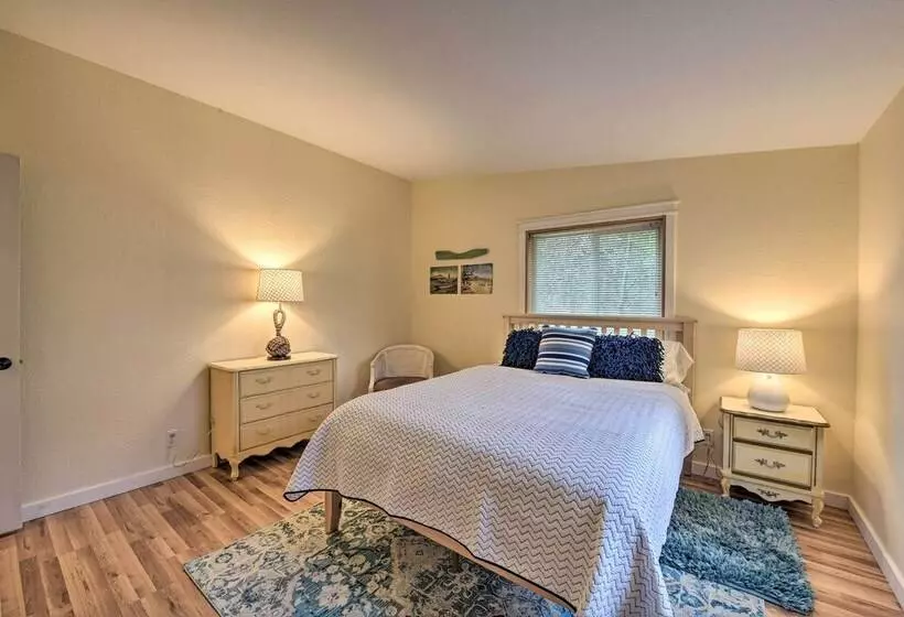 Cute Cottage W/ Deck Walk 115 Ft To Brewery & Cafe