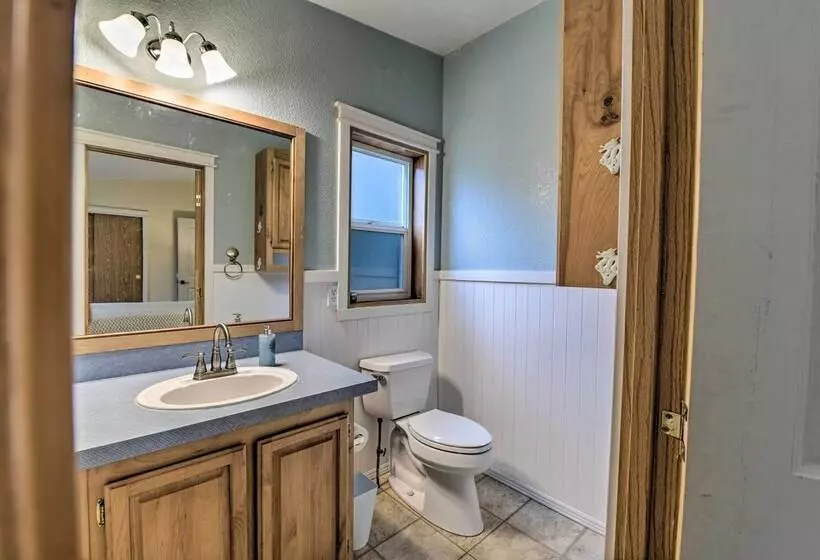 Cute Cottage W/ Deck Walk 115 Ft To Brewery & Cafe