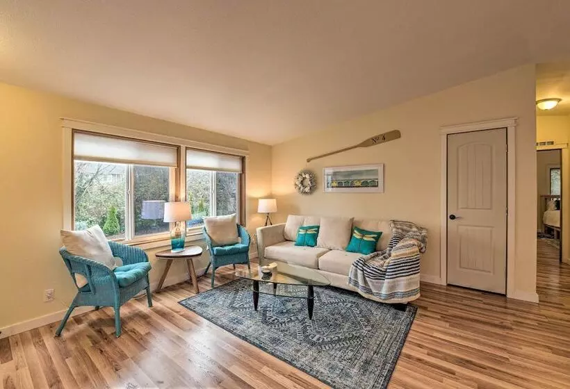 Cute Cottage W/ Deck Walk 115 Ft To Brewery & Cafe