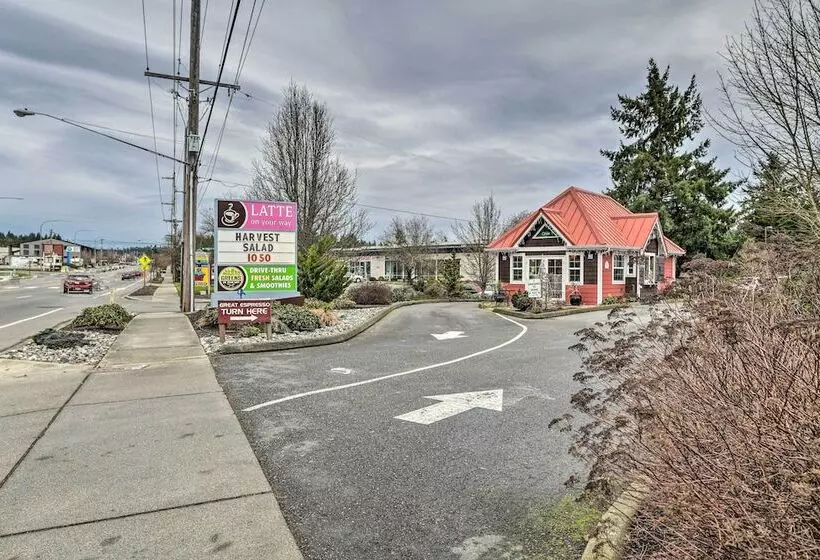 Cute Cottage W/ Deck Walk 115 Ft To Brewery & Cafe
