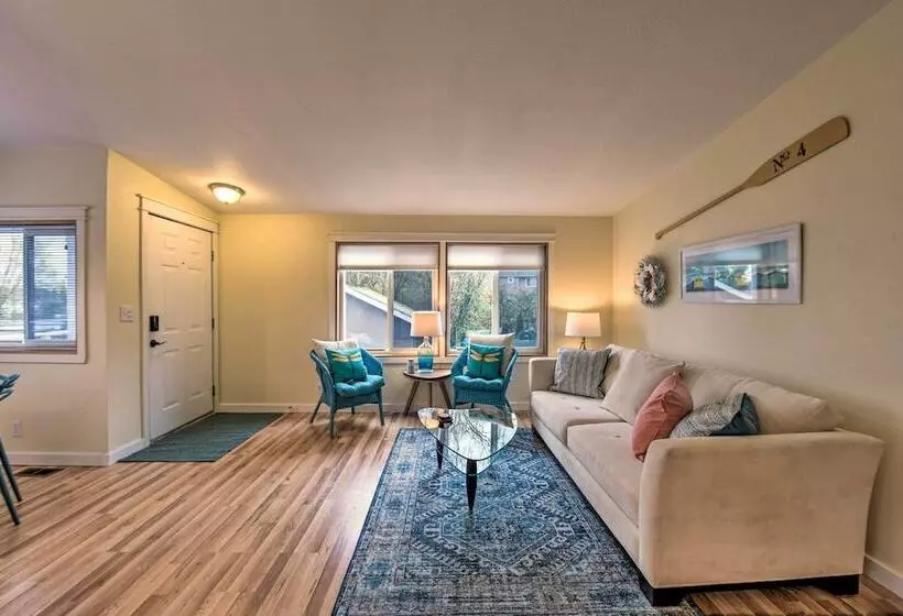 Cute Cottage W/ Deck Walk 115 Ft To Brewery & Cafe