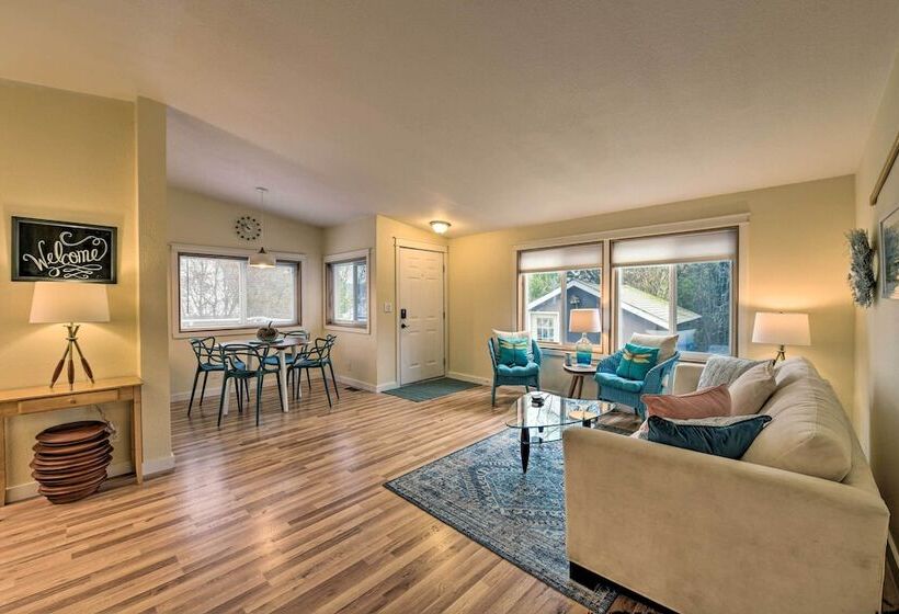 Cute Cottage W/ Deck Walk 115 Ft To Brewery & Cafe