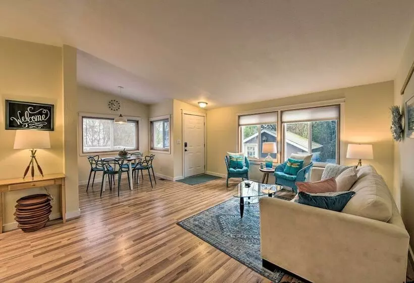 Cute Cottage W/ Deck Walk 115 Ft To Brewery & Cafe