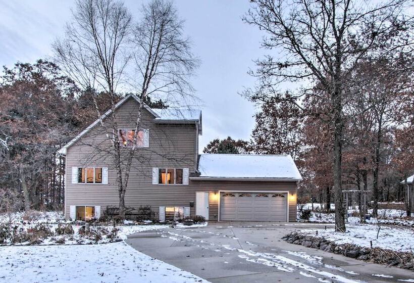 Exceptional Home W/ Deck ~3 Miles To Sand Valley