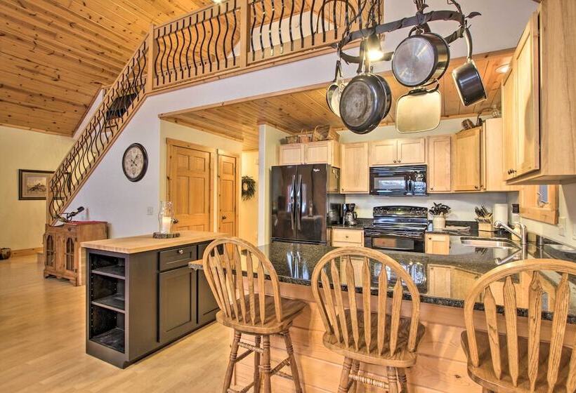 Exceptional Home W/ Deck ~3 Miles To Sand Valley