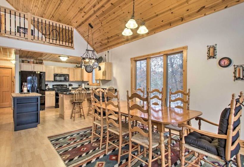 Exceptional Home W/ Deck ~3 Miles To Sand Valley